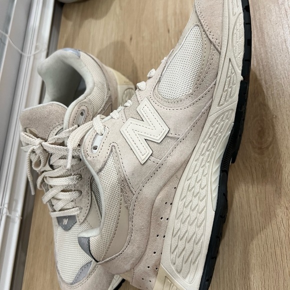 New Balance Cream and Gray Women's Sneakers - Picture 3 of 5